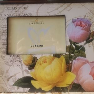 LOVELY FLORAL PICTURE FRAME!